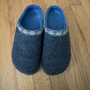L.L.Bean navy blue mules